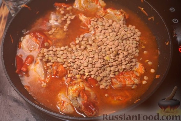 Чечевица с мясом и овощами (на сковороде)