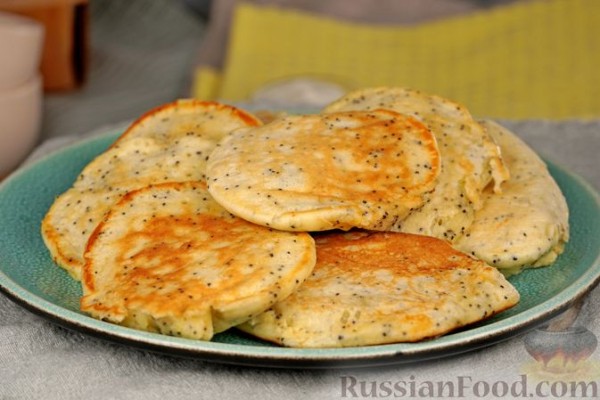 Сырные панкейки с маком и лимоном