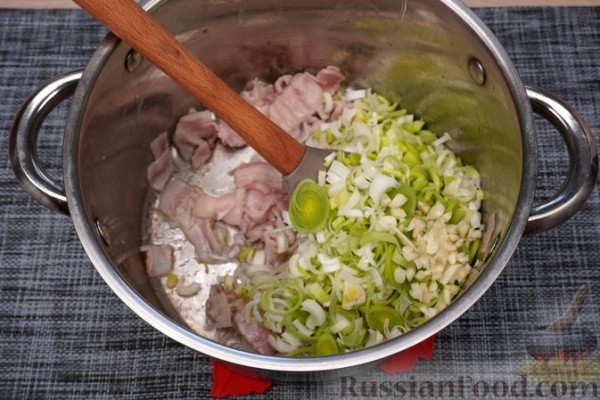 Суп c пекинской капустой, горошком и беконом