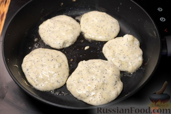 Сырные панкейки с маком и лимоном