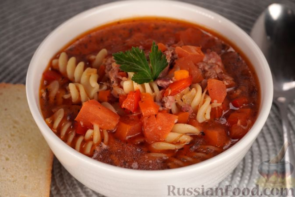 Томатный суп с тушёнкой и макаронами